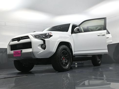 Used 2024 Toyota 4Runner TRD Off-Road Premium w/ Moonroof Package AWD/4WD image 28