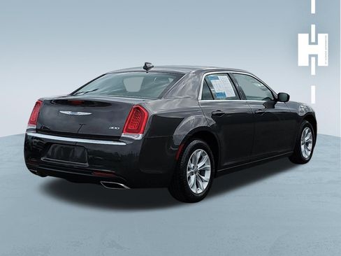 Used 2023 Chrysler 300 Touring image 3