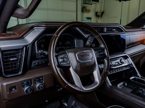 Used 2024 GMC Sierra 2500 Denali w/ Denali Reserve Package AWD/4WD image 17