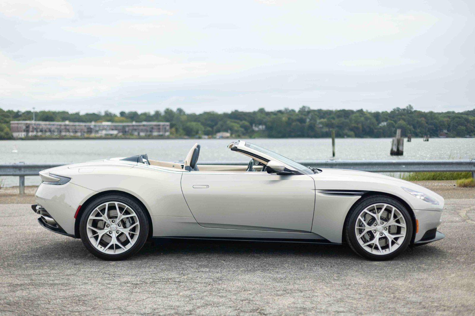 Used 2019 Aston Martin DB11 Volante RWD image 7