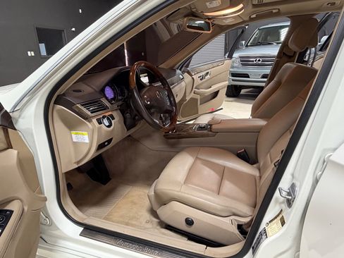 Used 2011 Mercedes-Benz E 350 4MATIC Wagon image 18