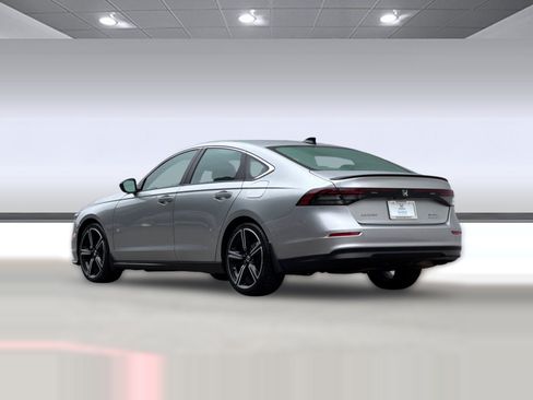 Used 2024 Honda Accord Sport image 3