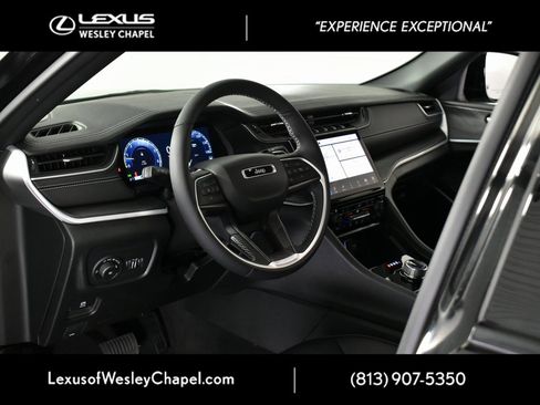 Used 2024 Jeep Grand Cherokee Limited w/ Black Appearance Package image 19