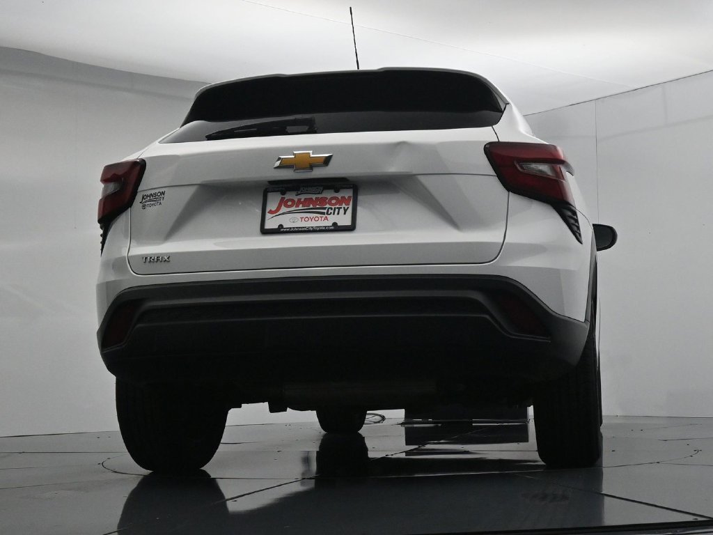Used 2024 Chevrolet Trax LS FWD image 35