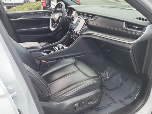 Used 2024 Jeep Grand Cherokee Limited image 17