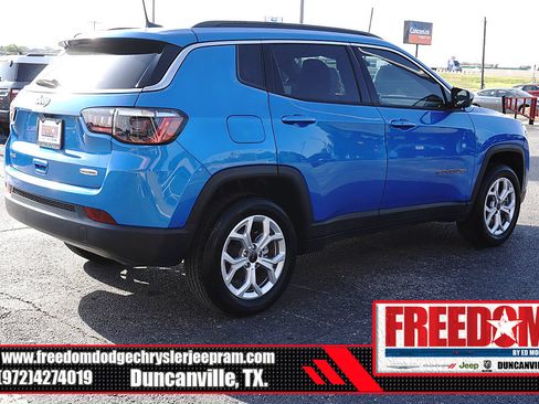 Used 2025 Jeep Compass Latitude AWD/4WD image 5