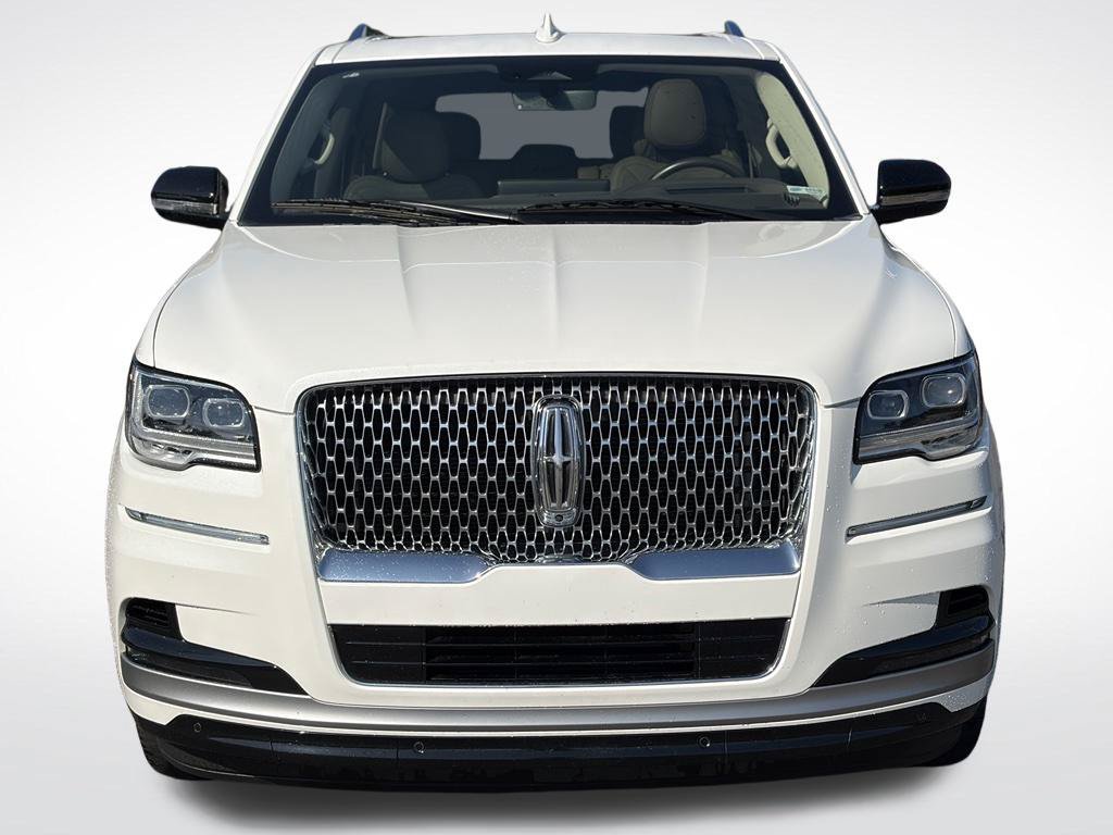 Used 2023 Lincoln Navigator Reserve AWD/4WD image 3