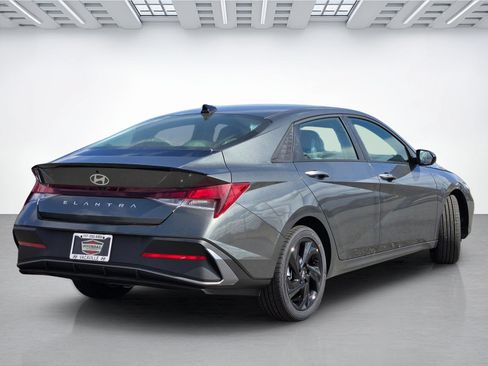 New 2026 Hyundai Elantra SEL Sport FWD image 4