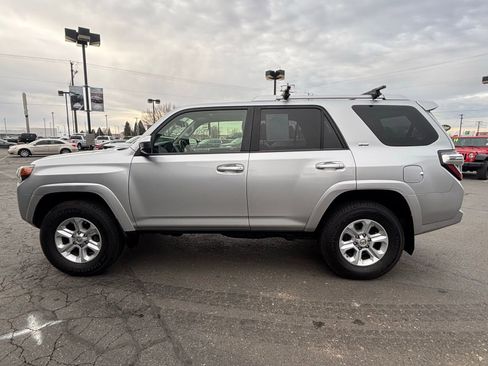 Used 2016 Toyota 4Runner SR5 AWD/4WD image 7