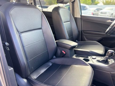 Used 2018 Volkswagen Tiguan SE w/ Panoramic Sunroof Package AWD/4WD image 14