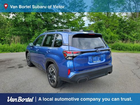 Certified 2025 Subaru Forester Limited AWD/4WD image 3