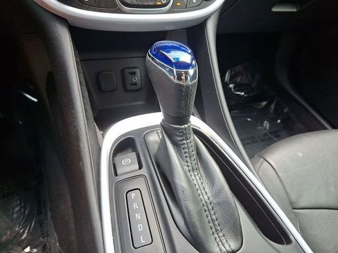 Used 2017 Chevrolet Volt LT w/ Comfort Package FWD image 17