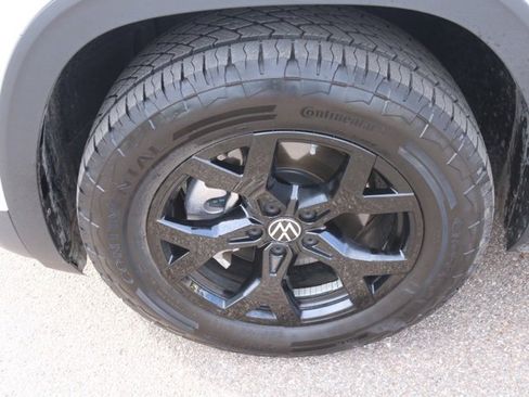 Used 2025 Volkswagen Atlas Peak Edition SE image 15