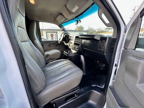 Used 2018 Chevrolet Express 2500 w/ Driver Convenience Package image 21
