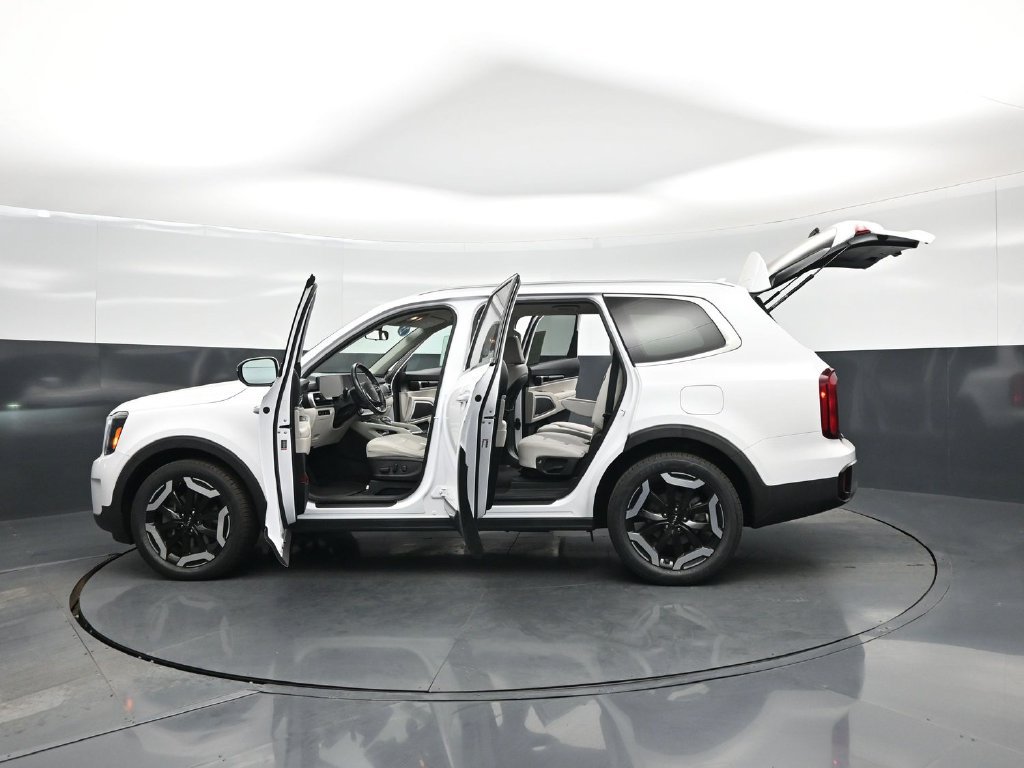 Used 2023 Kia Telluride S FWD image 37