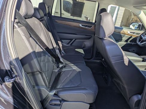 Used 2025 Volkswagen Atlas SE image 29