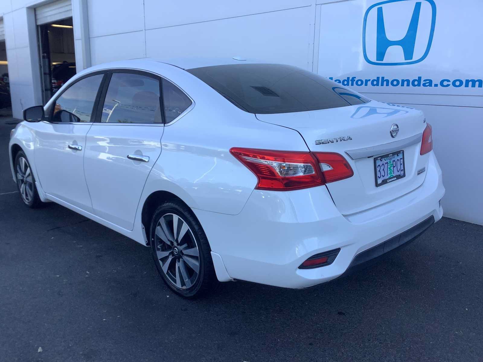 Used 2019 Nissan Sentra SV w/ Special Edition Package FWD image 4