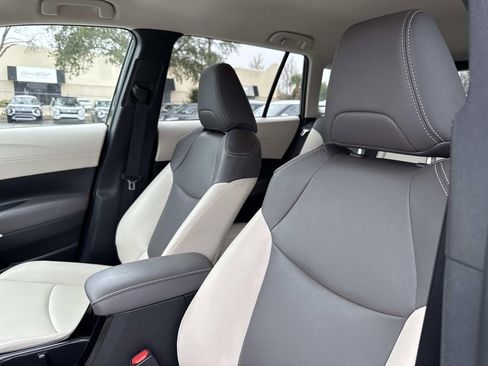 Used 2023 Toyota Corolla Cross XLE image 20