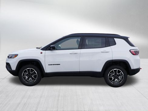 New 2026 Jeep Compass Trailhawk w/ Sun, Sound & Navigation Group image 4