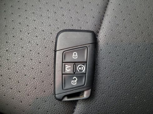 Used 2024 Volkswagen Jetta SE image 32