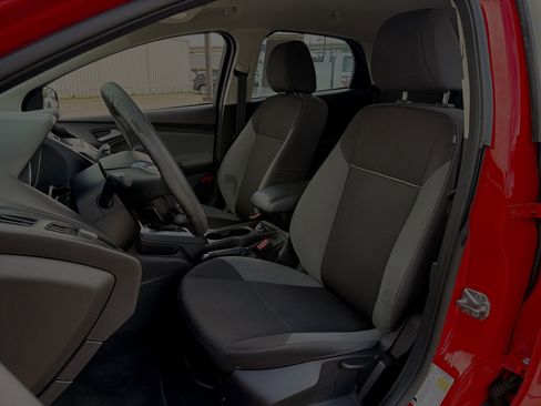 Used 2014 Ford Focus SE FWD image 11