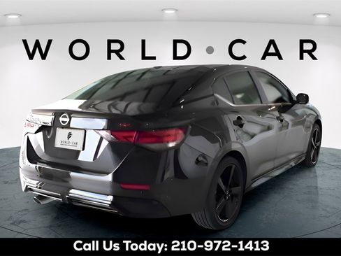 Used 2025 Nissan Sentra SR w/ SR Premium Package image 7