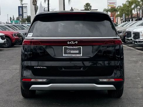 Used 2024 Kia Carnival EX FWD image 8