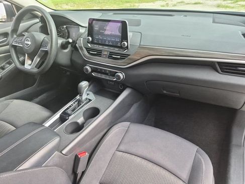Used 2025 Nissan Altima 2.5 SV FWD image 31