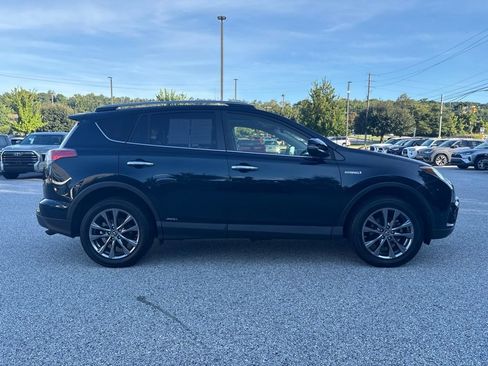 Used 2018 Toyota RAV4 Limited AWD/4WD image 2