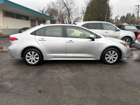 Used 2022 Toyota Corolla LE image 6