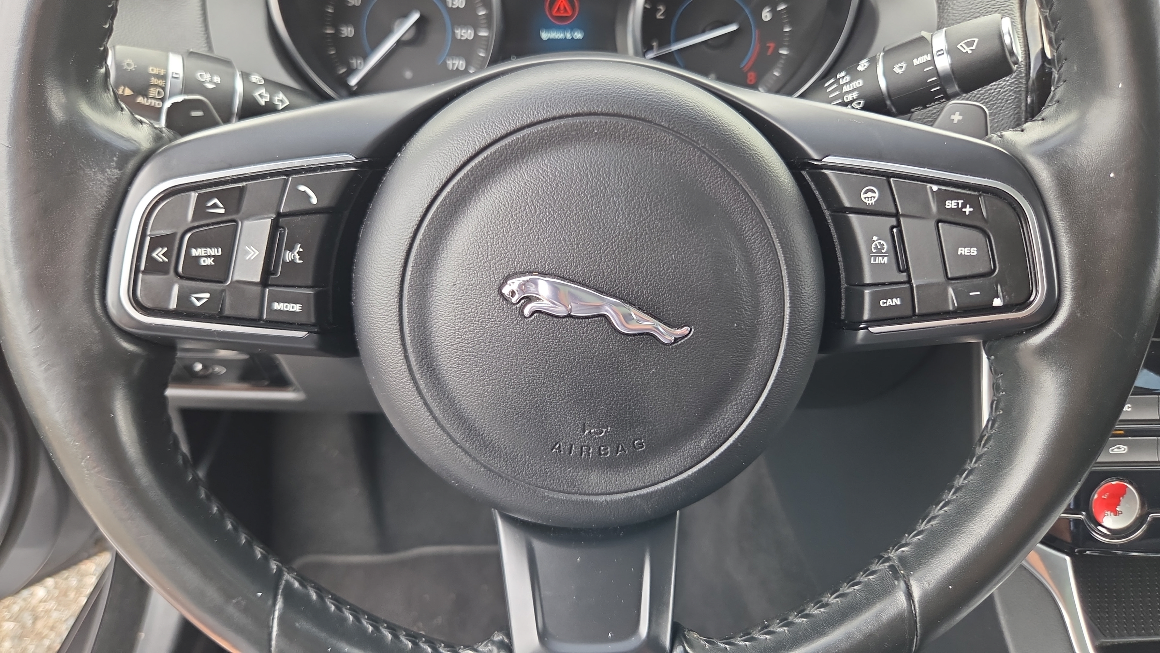 Used 2017 Jaguar XE Prestige RWD image 23