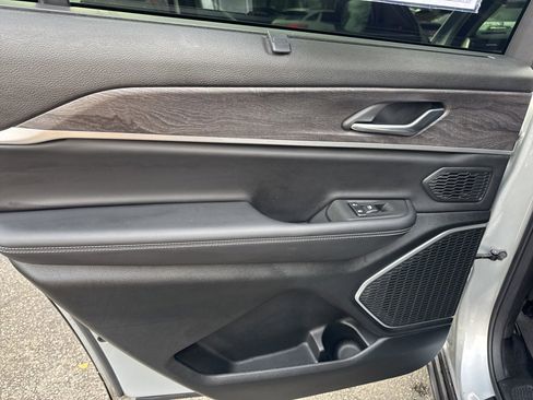 Used 2021 Jeep Grand Cherokee L Limited w/ Luxury Tech Group II image 38