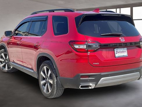 Used 2025 Honda Pilot Touring image 4