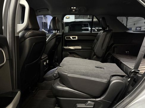 Used 2020 Ford Explorer XLT w/ Equipment Group 202A image 19