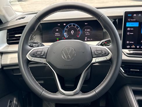 Certified 2025 Volkswagen Tiguan SE AWD/4WD image 15