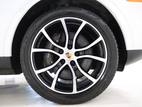 Used 2023 Porsche Cayenne Coupe w/ Towing Package w/o Tow Ball AWD/4WD image 83