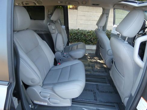 Used 2017 Toyota Sienna XLE image 37