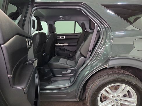 Used 2023 Ford Explorer XLT AWD/4WD image 17