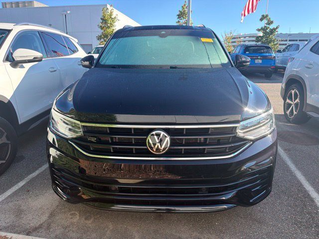 Certified 2022 Volkswagen Tiguan SE R-Line FWD image 2
