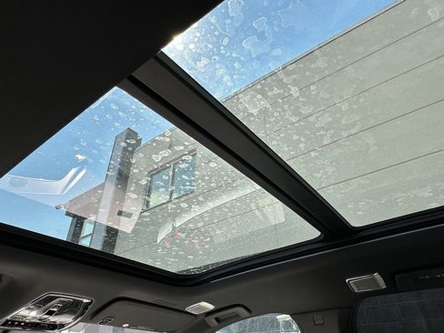 New 2026 Cadillac Vistiq Sport image 9