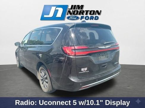 Used 2023 Chrysler Pacifica Touring-L FWD image 7
