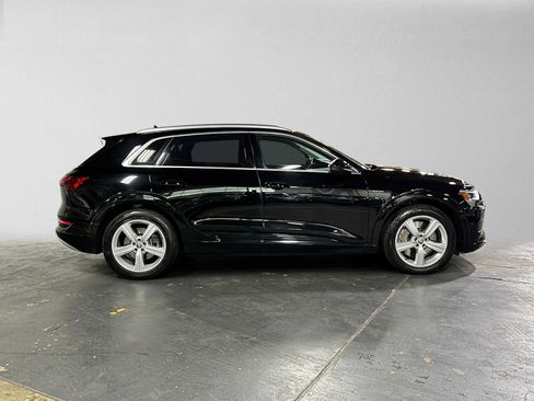 Used 2019 Audi e-tron Prestige w/ Prestige Package AWD/4WD image 2