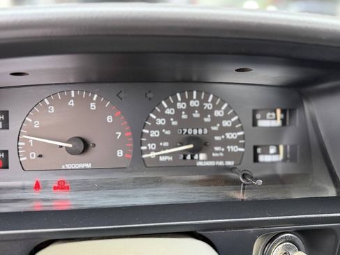 Used 1993 Toyota Pickup Deluxe AWD/4WD image 10