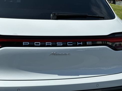 Certified 2025 Porsche Macan AWD/4WD image 32
