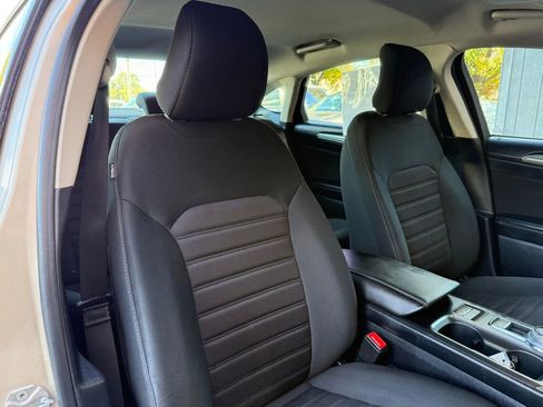 Used 2019 Ford Fusion SE FWD image 24