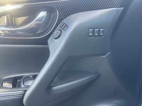 Used 2017 Nissan Rogue SL image 31