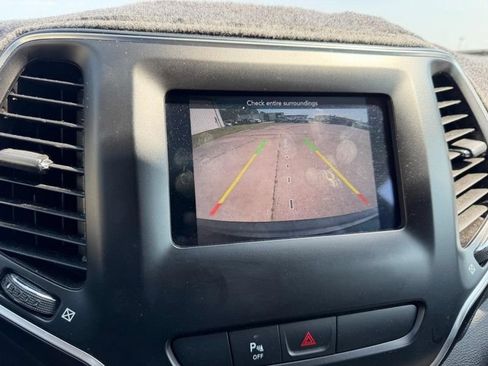 Used 2020 Jeep Cherokee Latitude Plus AWD/4WD image 19