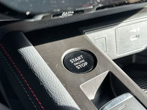 Certified 2025 Nissan Kicks SR image 19