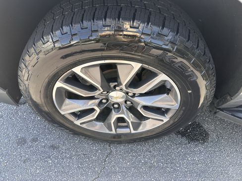 Used 2022 Chevrolet Suburban LT AWD/4WD image 29