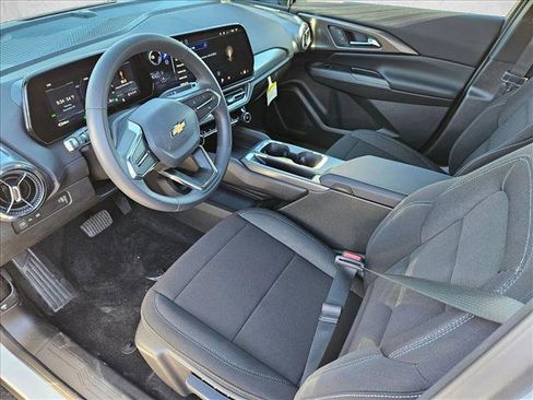 New 2026 Chevrolet Equinox EV LT image 3